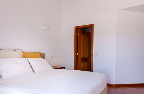 Melides House | Casa de Seraminheiro, a large country house in typical Alentejo style
