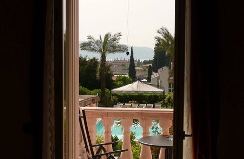 Toscolano Maderno Apartment | Casa dei Limoni: refined apartment in an ancient residence with swimming pool and solarium