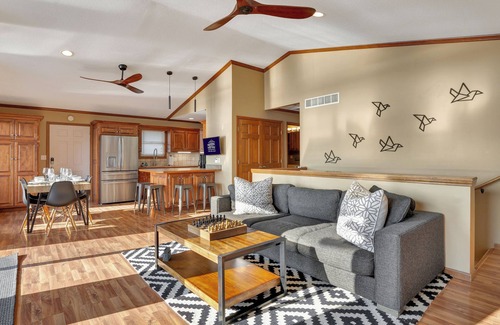 Gravois Mills House | Casa Del Lago: Lakefront 3 BR/3 BA w/private dock!