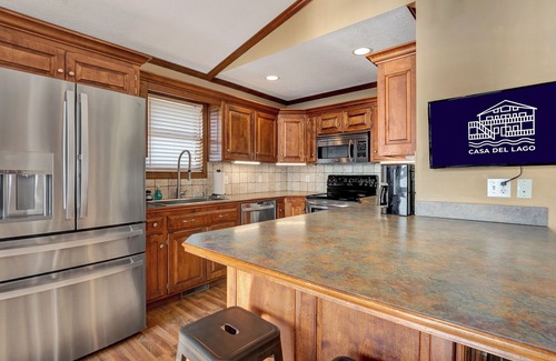 Gravois Mills House | Casa Del Lago: Lakefront 3 BR/3 BA w/private dock!