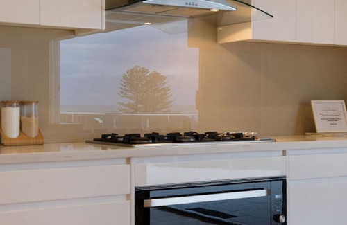 Wamberal House | CASA DEL MAR - HEATED POOL , Sleeps 17, 100m to the Beach