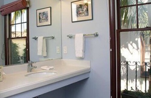 West Beach House | Casa Del Mar Inn