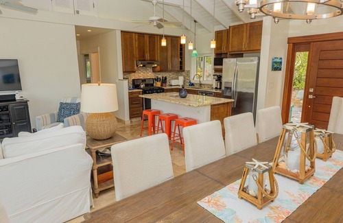 Fish Bay Villa | Casa Del Palmas ~ Solar, full AC, pool + ocean view