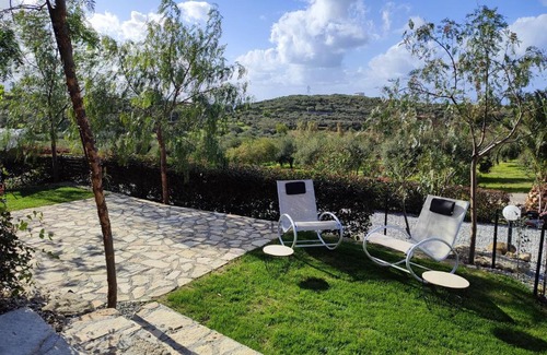 Rodi Milici House | Casa del Poggio Barone Bouganvillea