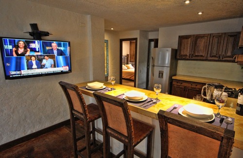 La Florida Apartment | Casa del Reloj OASIS-Luxury, Waterfall, Jacuzzi, Penthouse Suite, 1616 Sq Feet.