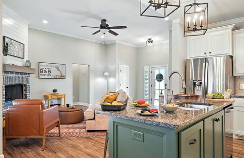 Abilene House | Casa Del Sol | Modern Sanctuary in Abilene