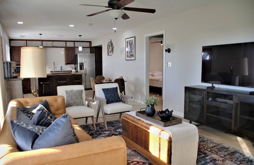 North Newton House | Casa del Toro