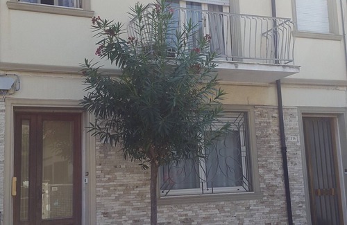 Viareggio House | Casa dell'Ulivo Antico - Large Property with garden. Near the Beach-All comfort