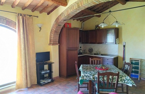 Fighille House | Casa delle Mammole B: A characteristic and welcoming apartment that is part of an ancient country house surrounded by the greenery, with Free WI-FI.