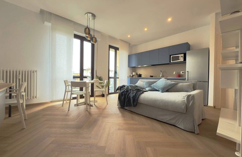 Lorenteggio Apartment | Casa delle Primule , Bright, Metro & View