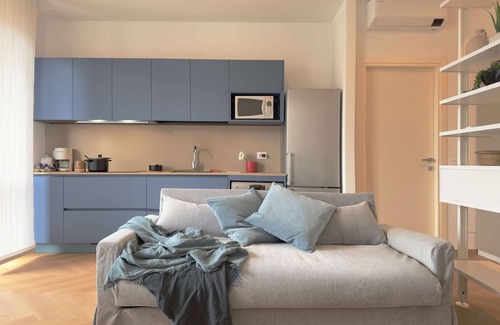 Lorenteggio Apartment | Casa delle Primule , Bright, Metro & View