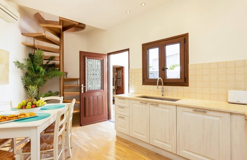 Chromonastiri Villa | Casa di Vangelis, Summer Village Stay!