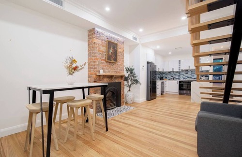 Cooks Hill House | Casa Dianna Timeless Terrace near CBD and Waterfront
