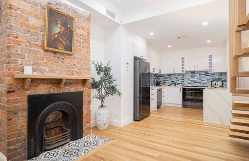 Cooks Hill House | Casa Dianna Timeless Terrace near CBD and Waterfront