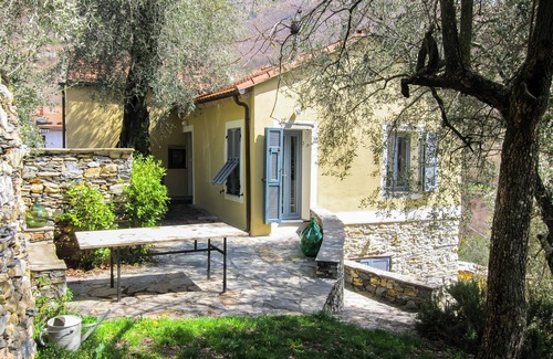 Nirasca House | casa Dino - Ligurian country house in perfect tranquility, Maritime Alps and sea