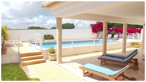 Olhos D'Agua Villa | Casa do Mar by Laranjal Rentals