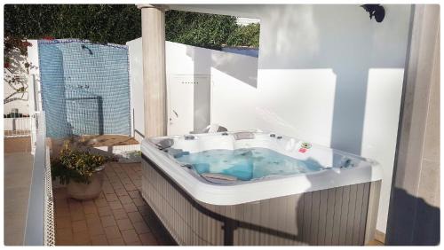 Olhos D'Agua Villa | Casa do Mar by Laranjal Rentals