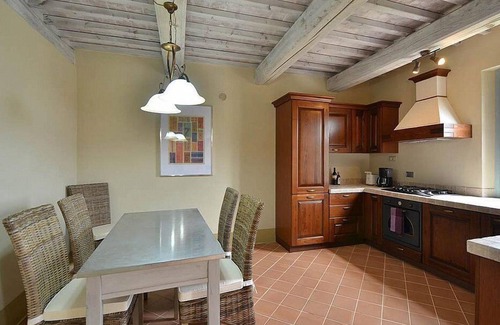 Trequanda House | Casa Dracena M: A welcoming apartment situated in the heart of the Tuscan countryside, with Free WI-FI.
