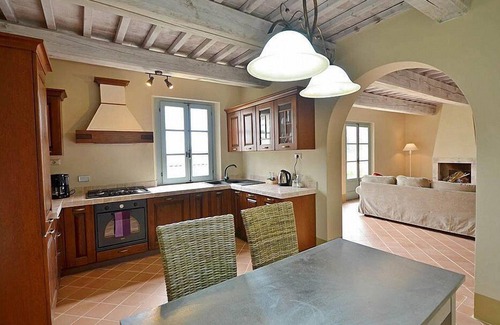 Trequanda House | Casa Dracena M: A welcoming apartment situated in the heart of the Tuscan countryside, with Free WI-FI.