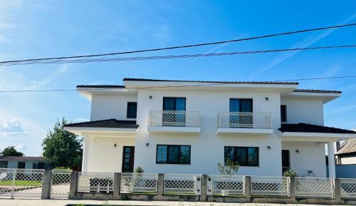 Sinmartin House | Casa Elena Baile Felix
