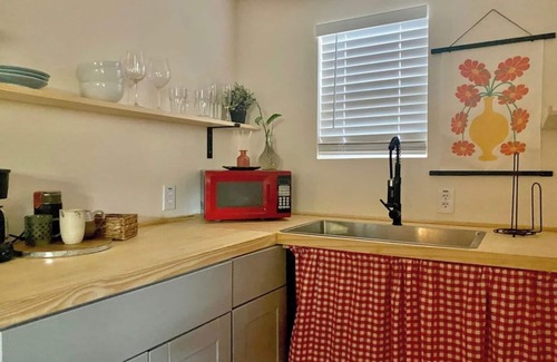 Blackshear-Prospect Hill House | Casa Eleven . Super Location. Walkability