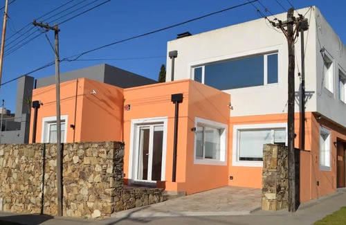 Tandil House | Casa en el Lago con Cochera - 3 Ambientes