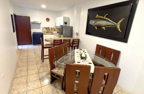 Manta House | Casa entera en Manta, en urbanización privada cerca a todo
