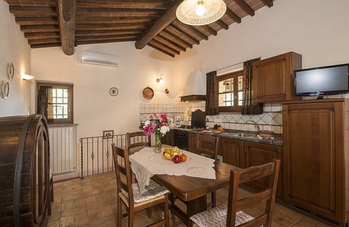 Po' Bandino House | Casa Erbetta E: A characteristic and welcoming two-story cottage surrounded by the greenery, with Free WI-FI.