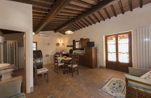 Po' Bandino House | Casa Erbetta E: A characteristic and welcoming two-story cottage surrounded by the greenery, with Free WI-FI.