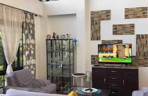 Tigaon House | Casa Erlinda, modern newly built house 3BR for 8!