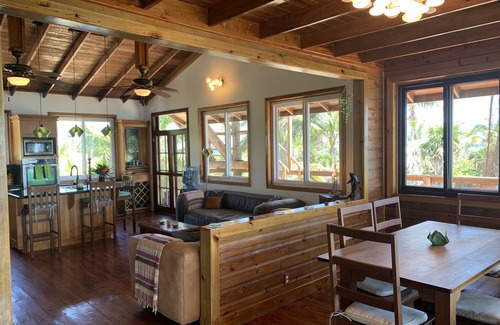 Isla de Utila House | Casa Estrella ~ 2 Bedroom Exclusive Waterfront Luxury with Private Beach