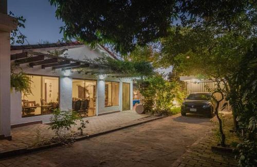 Asuncion House | Casa Eva, rústica y cálida familiar