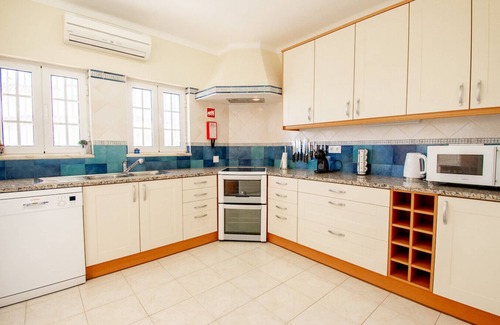 Mato Serrao Villa | Casa Filipa: Upper Floor