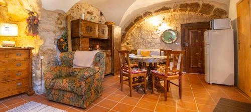 Castel del Monte House | CASA Flag Tur