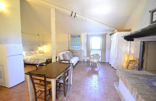 Castiglione del Lago House | Casa Flora I: A characteristic and welcoming apartment that is part of a villa surrounded by the greenery, with Free WI-FI.