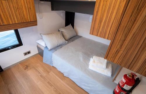 Quintans Boat Rental | Casa Flotante Sanxenxo