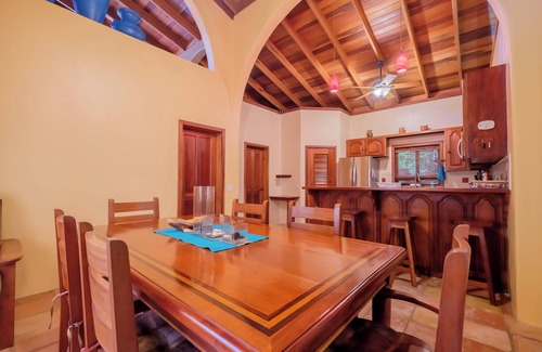 San Pedro House | Casa Fuerte - Island Home close to town
