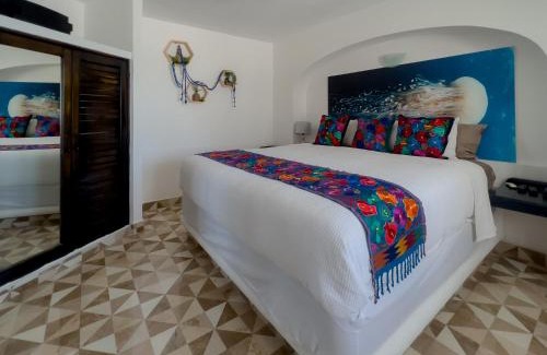 Downtown Puerto Vallarta Apartment | Casa Galeria Beach Front