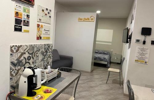 Garbagnate Milanese Apartment | Casa Gialla 89
