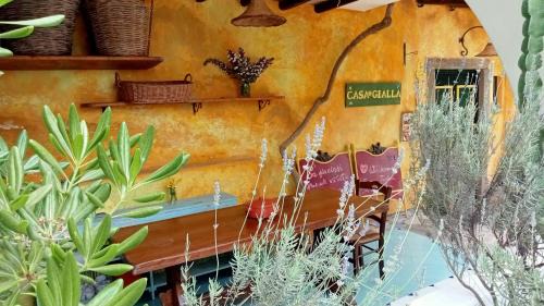 Pianoconte House | Casa Gialla B&B