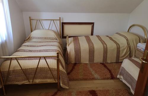 Vama House | Casa Gotika