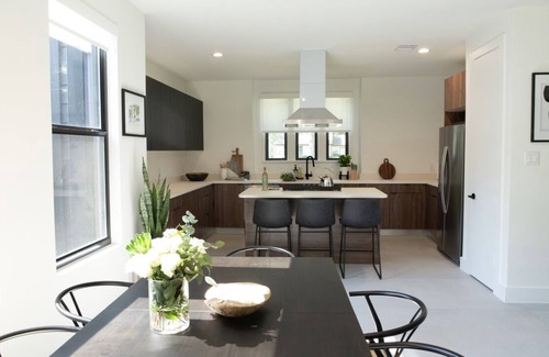 Conroe House | CASA GRANADA - Cozy, Modern, 10 minutes from the Woodlands!