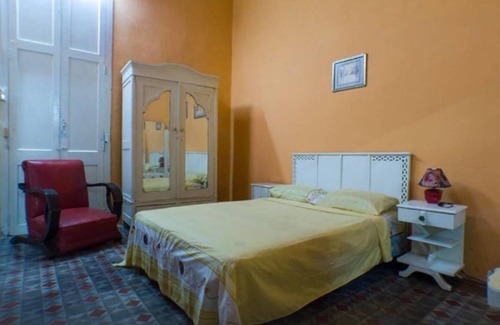 Centro Havana Bed & Breakfast | Casa Habana Neptuno Colonial