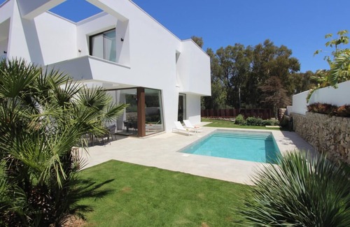 Conil de la Frontera House | Casa Holbox A -Beautiful super modern holiday home with private pool and garden close to the beach