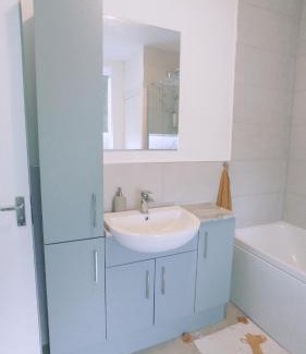 Grangetown House | CASA JIMENEZ - Close to town with Shared bathroom