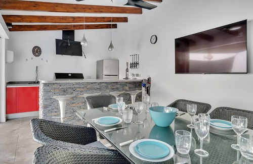 Moravit House | Casa La Pinada by Aldertons
