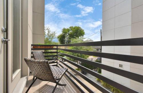 Midtown House | Casa LaBella - Downtown Skyline Views - Sleeps 10