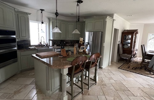 Wild Peach Village House | Casa Laney!