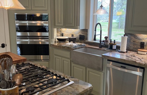 Wild Peach Village House | Casa Laney!