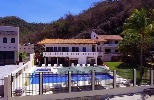 Los Ayala House | Casa las Mariposas Bungalow 2